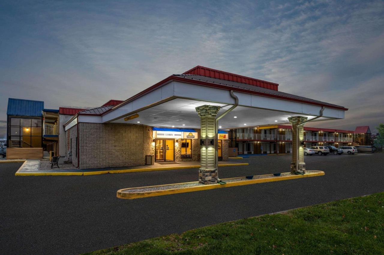 Super 8 By Wyndham Perrysburg-Toledo Hotel Exterior photo