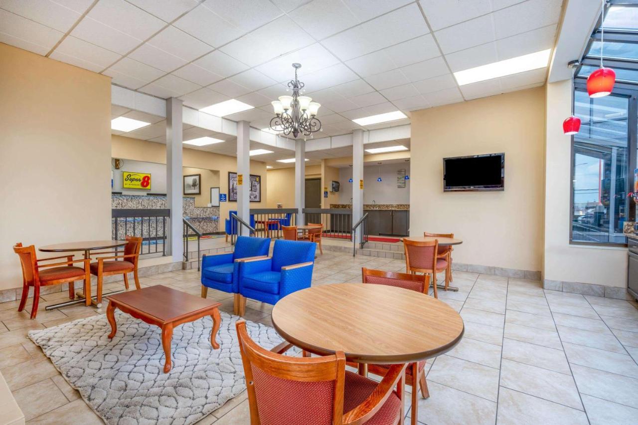 Super 8 By Wyndham Perrysburg-Toledo Hotel Exterior photo