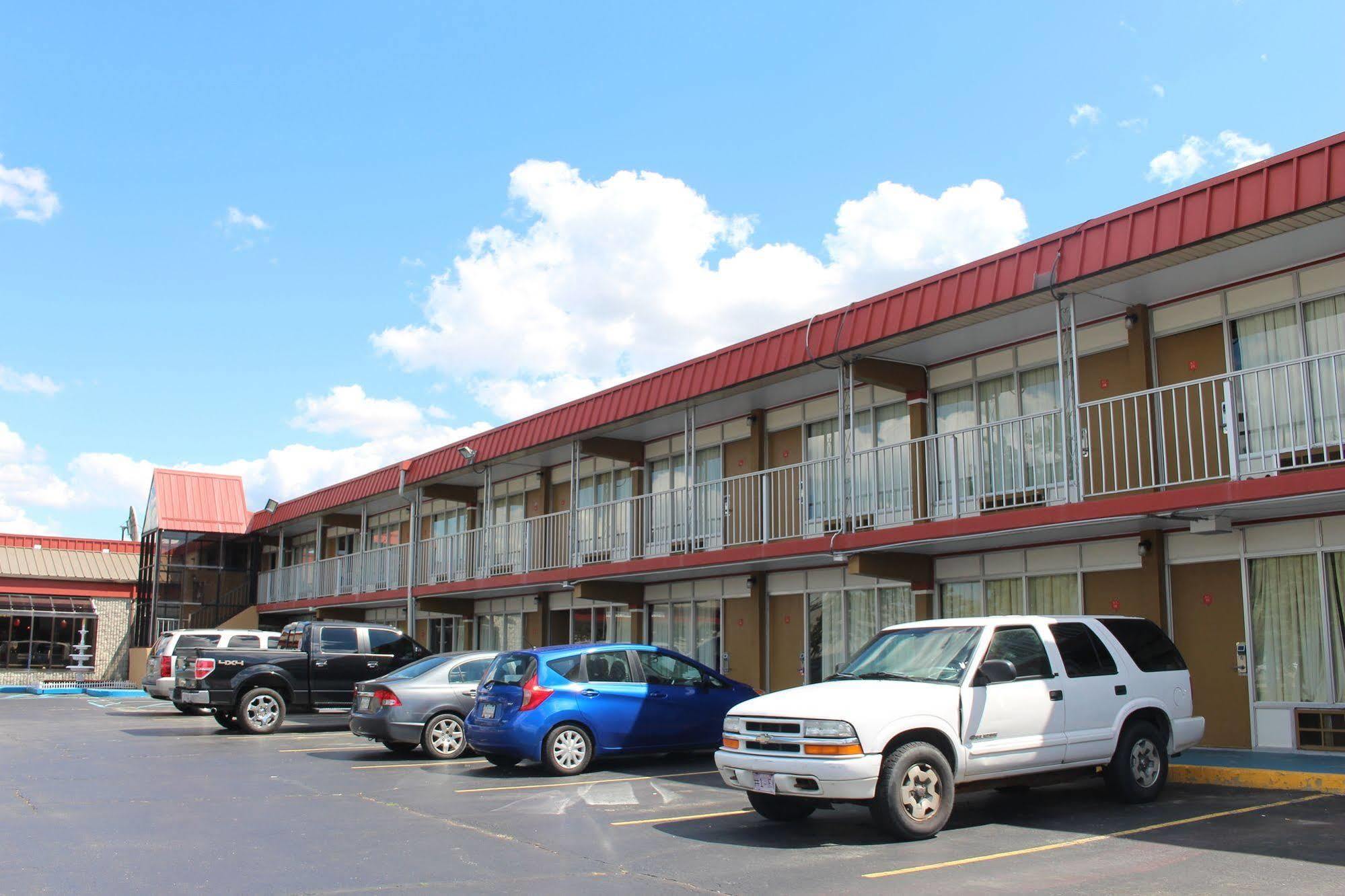 Super 8 By Wyndham Perrysburg-Toledo Hotel Exterior photo