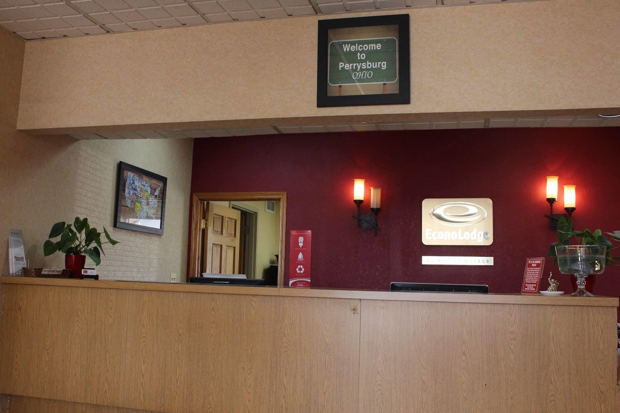 Super 8 By Wyndham Perrysburg-Toledo Hotel Exterior photo