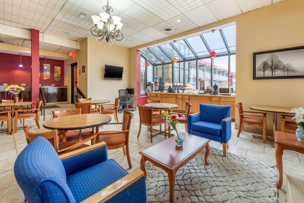 Super 8 By Wyndham Perrysburg-Toledo Hotel Exterior photo